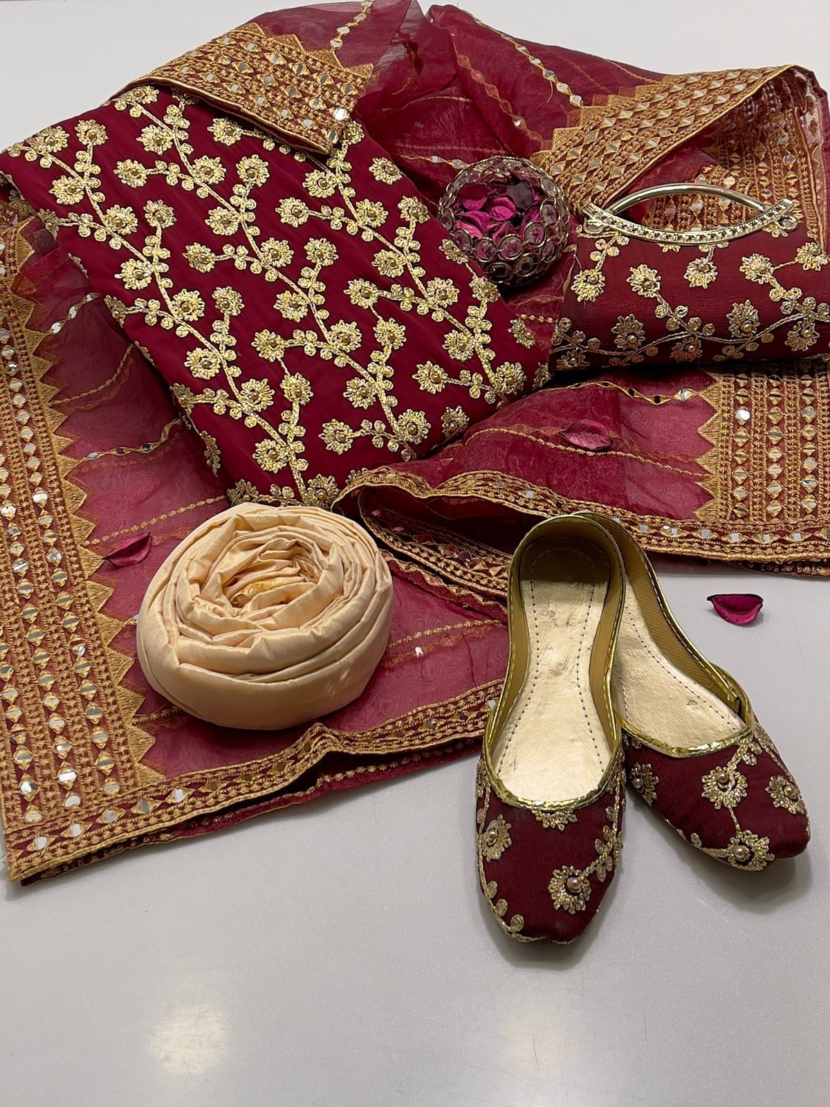 5 PC Embroidered Suit (Khussa & Clutch Free)