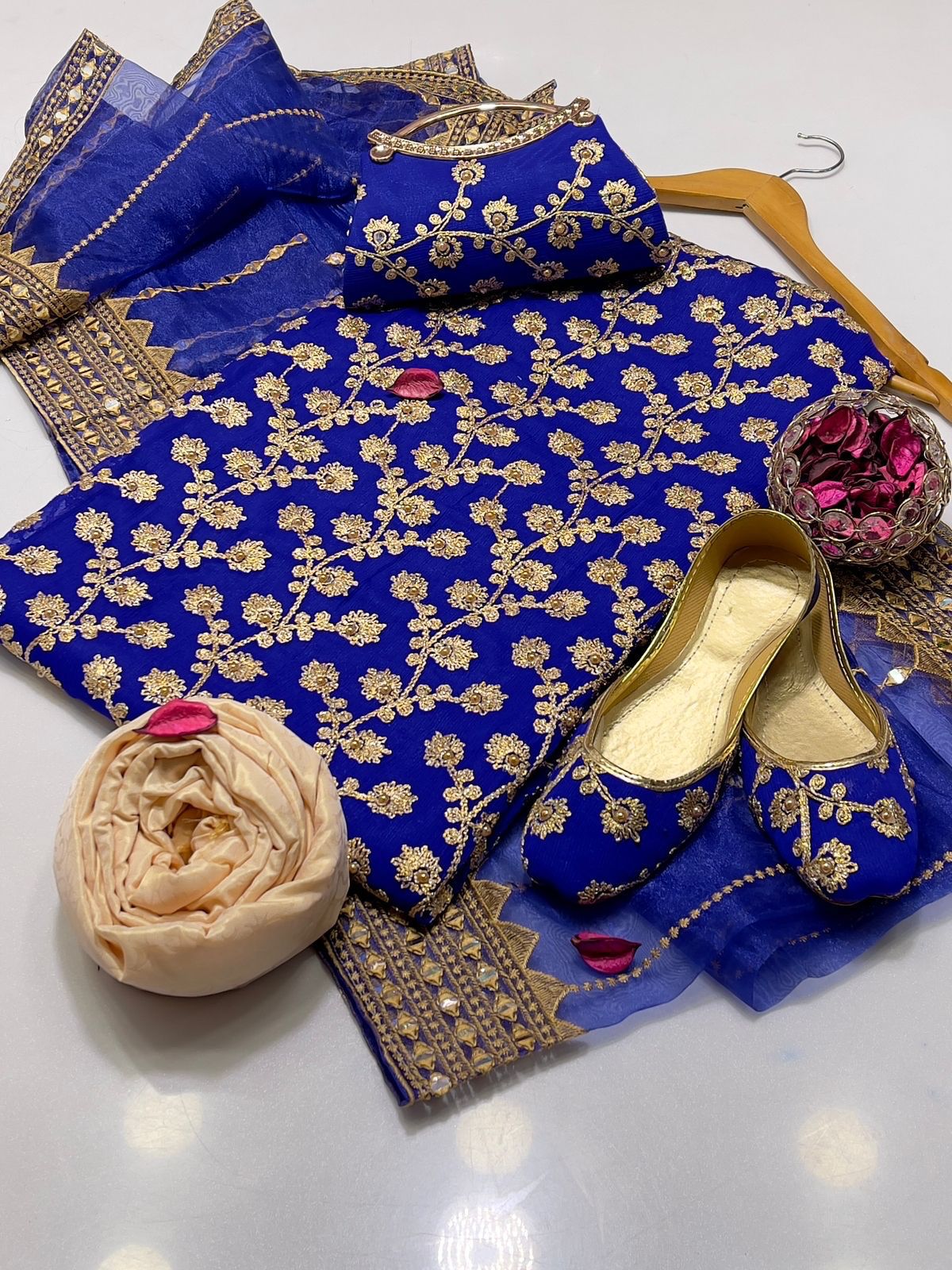 5 PC Embroidered Suit (Khussa & Clutch Free)